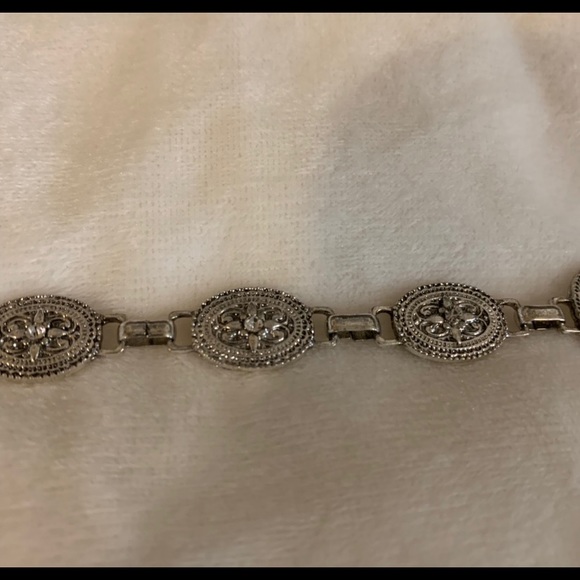 Choker Necklace - Picture 6 of 7